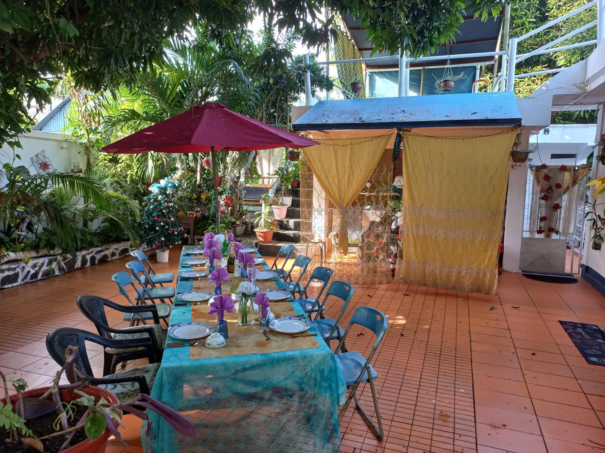 Open Air Cafe & Apartments Port Louis Exterior foto